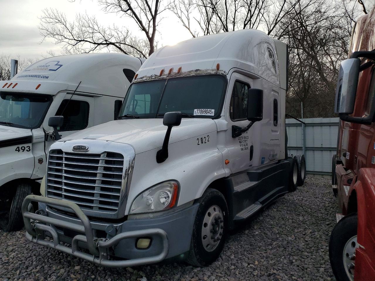2015 Freightliner Cascadia Semi Truck