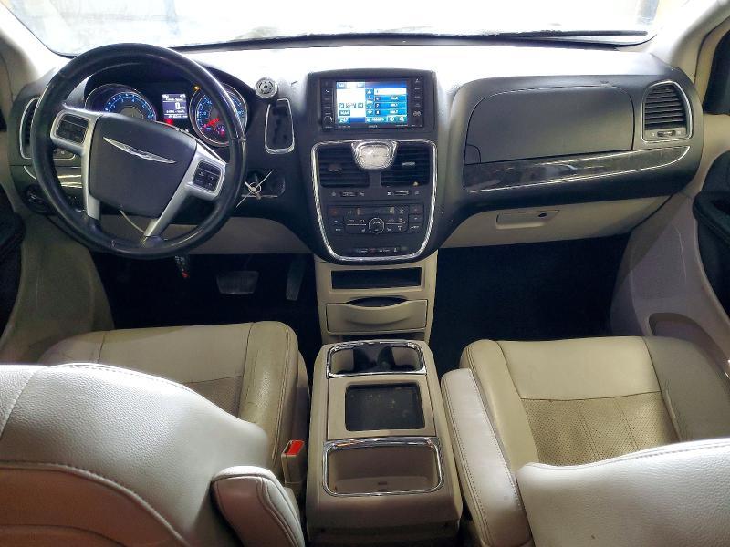 2011 Chrysler Town & Country Touring l