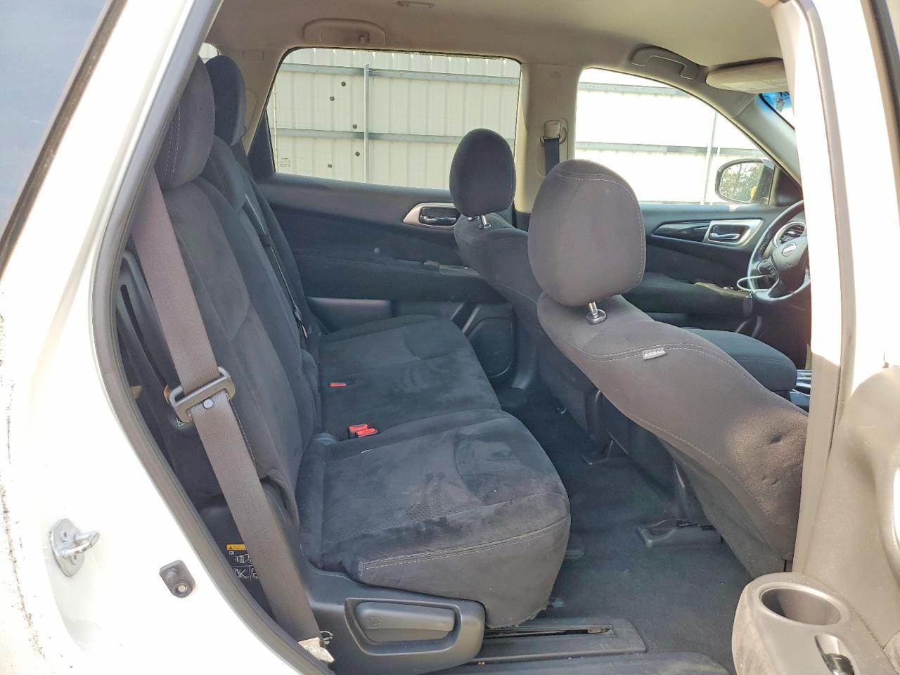 2016 Nissan Pathfinder s