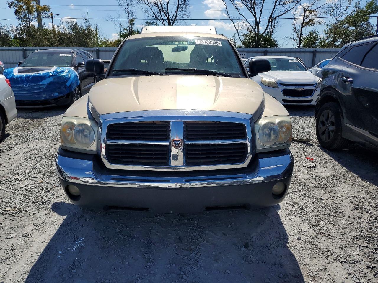 2005 Dodge Dakota Quad SLT