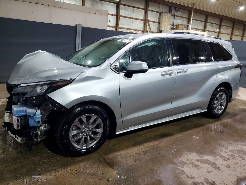 2024 Toyota Sienna xle 8-passenger