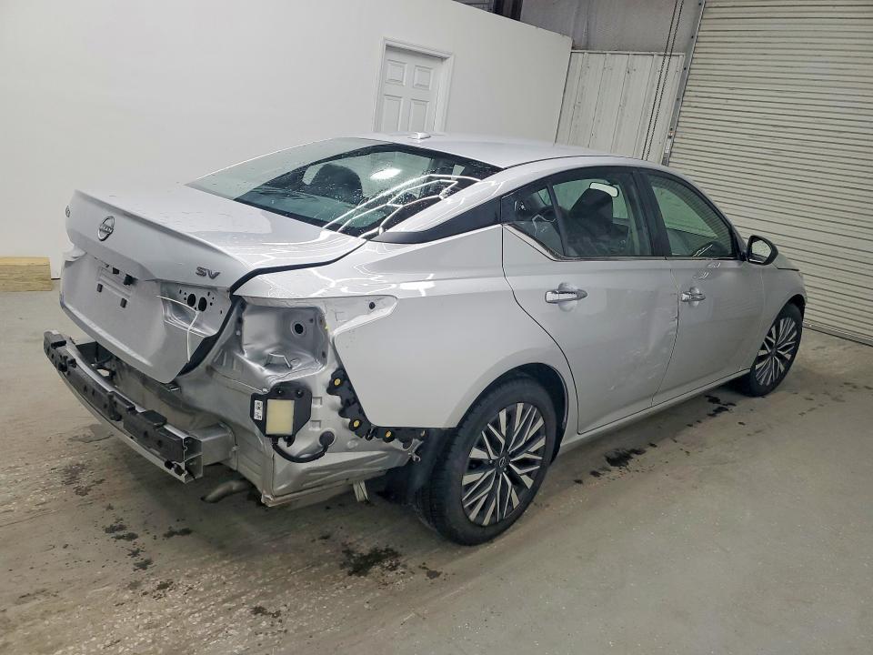 2024 Nissan Altima sv