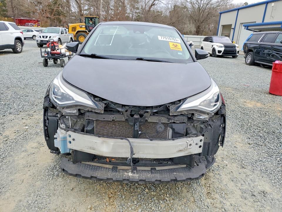 2022 Toyota C-hr xle