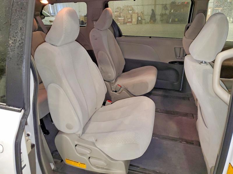 2011 Toyota Sienna le