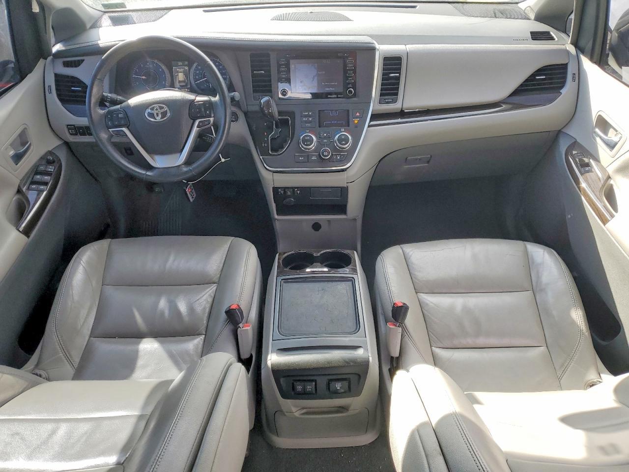 2018 Toyota Sienna xle