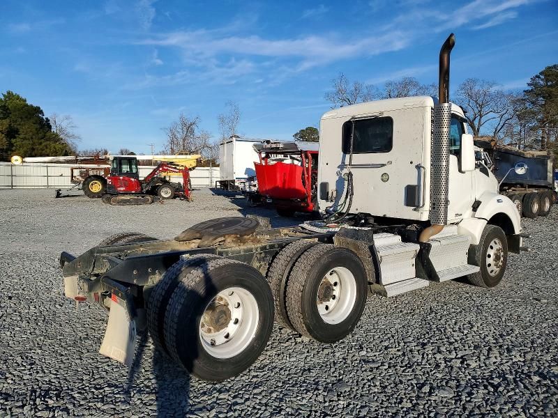 2017 Kenworth T880 Semi Truck