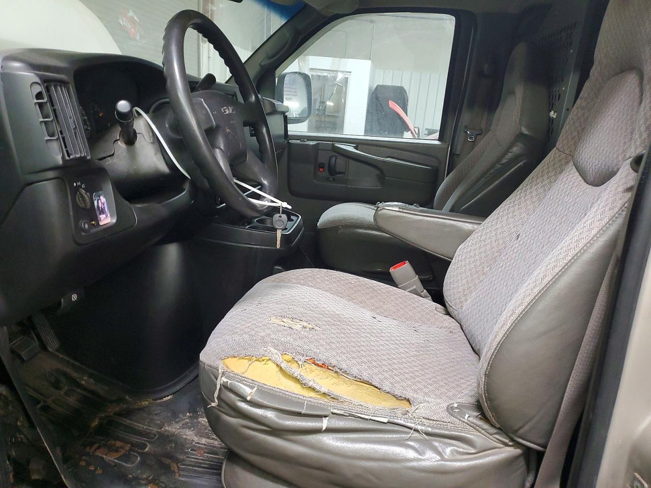 2005 GMC Savana Delivery van