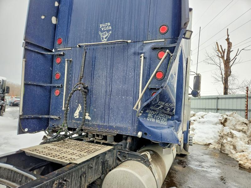 2000 Freigliner 2000 Freightliner Convention Semi Truck