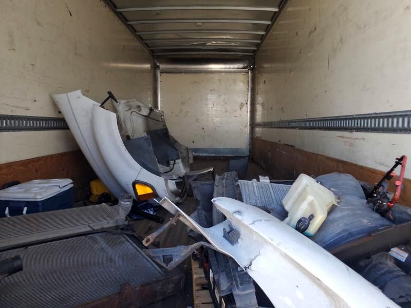 2015 Ford F650 Super Duty box Truck