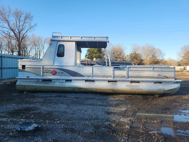 2002 Tracker Boat