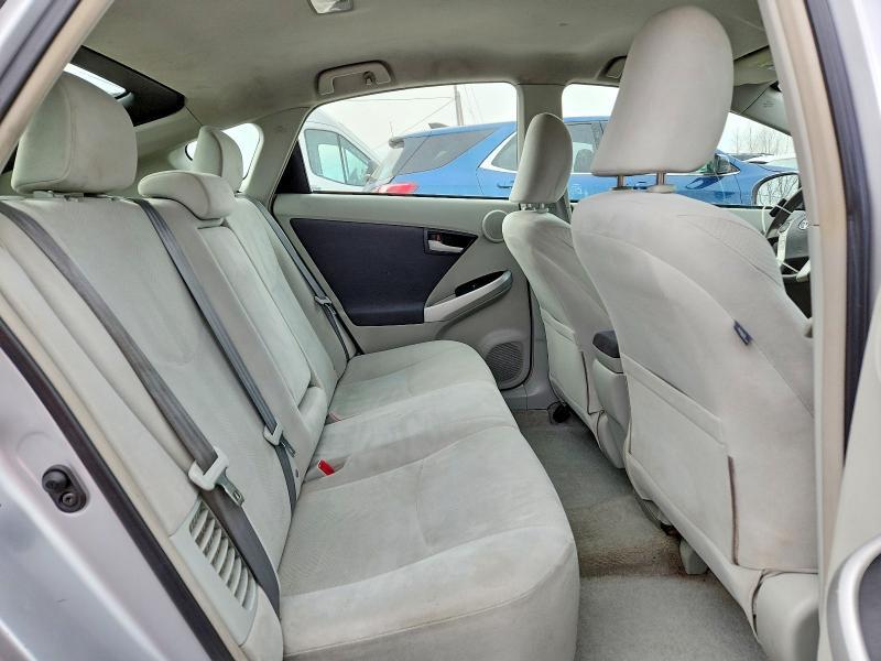 2010 Toyota Prius iii