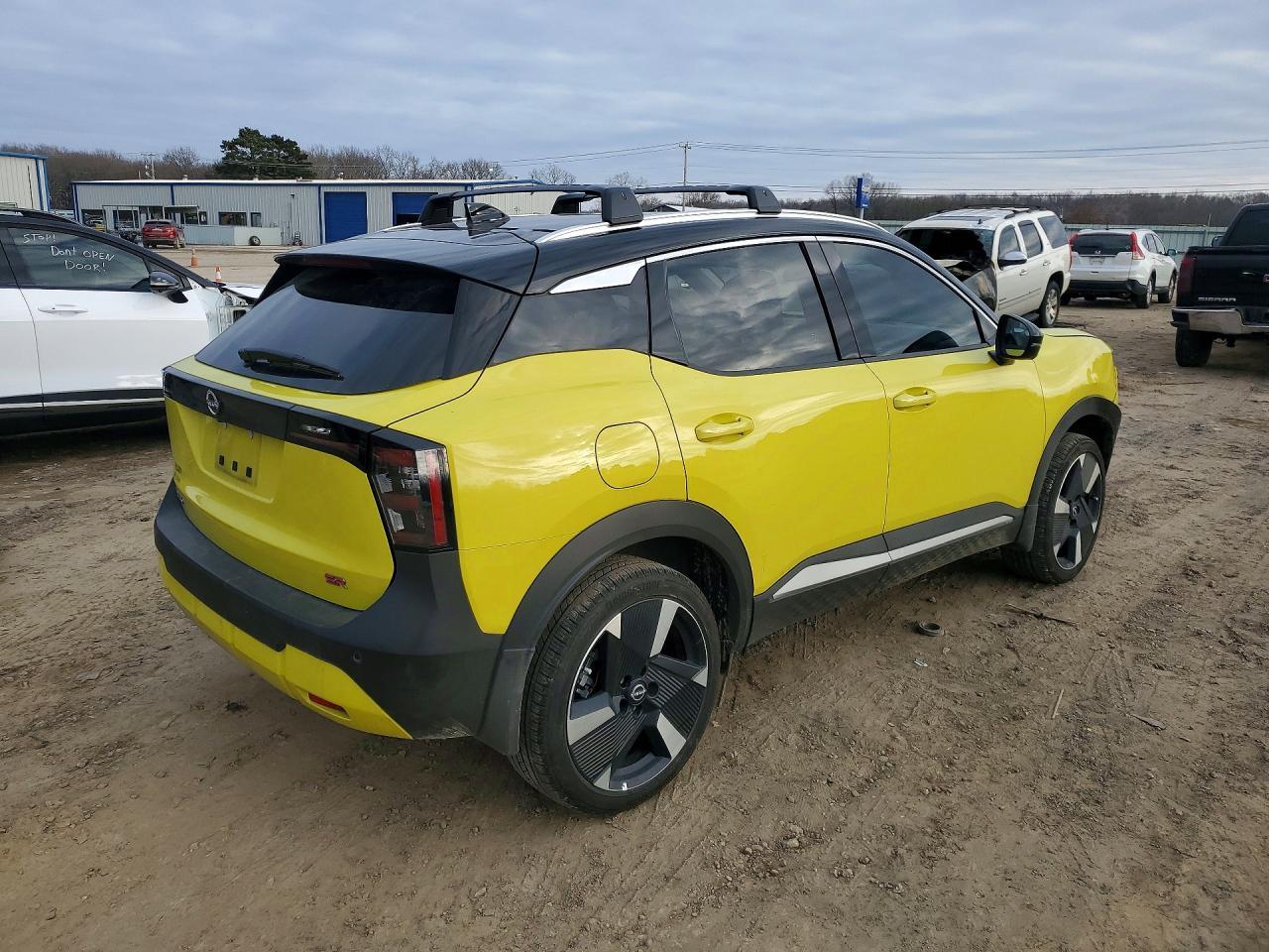 2025 Nissan Kicks sr