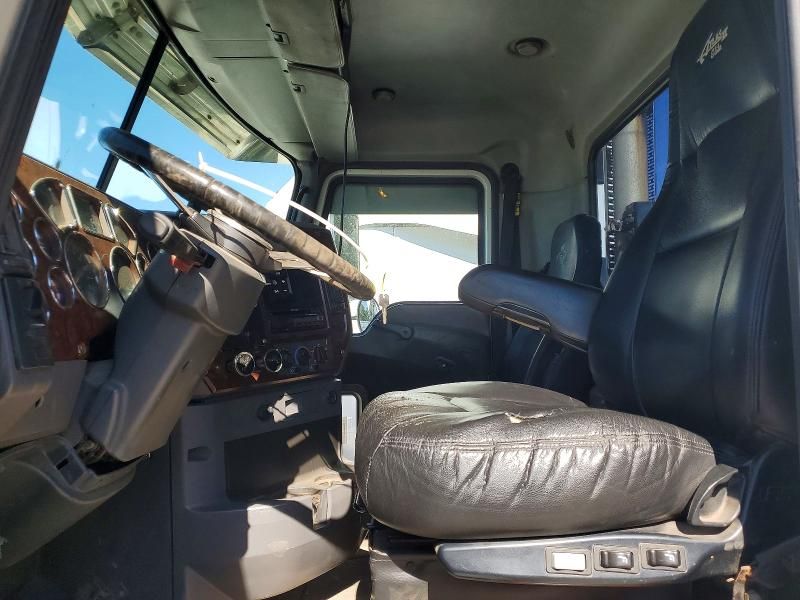 2011 Mack CHU613 Semi Truck