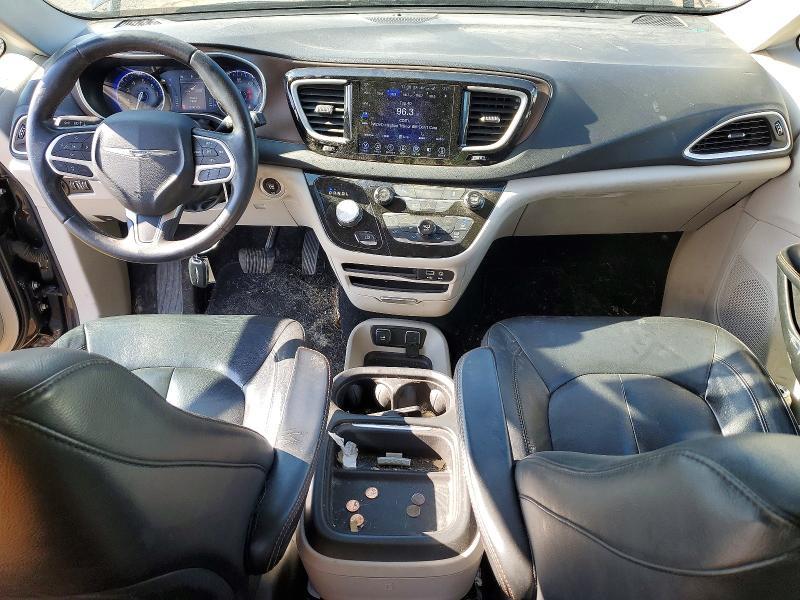 2017 Chrysler Pacifica Touring l