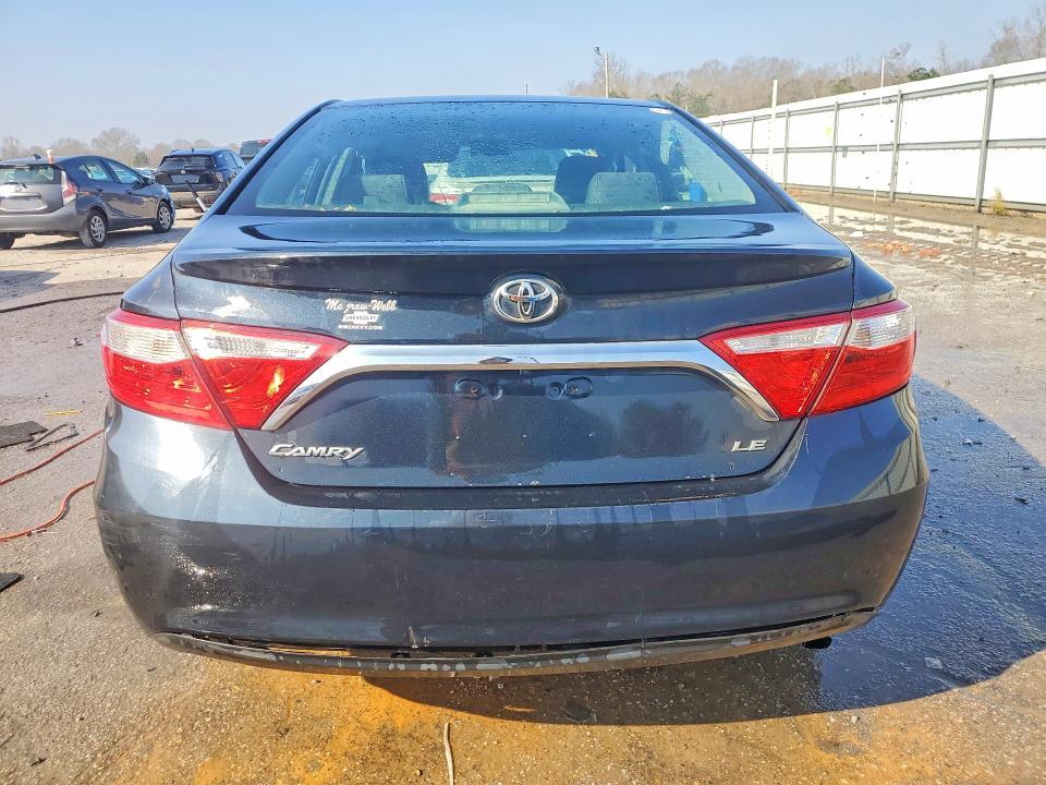 2015 Toyota Camry le