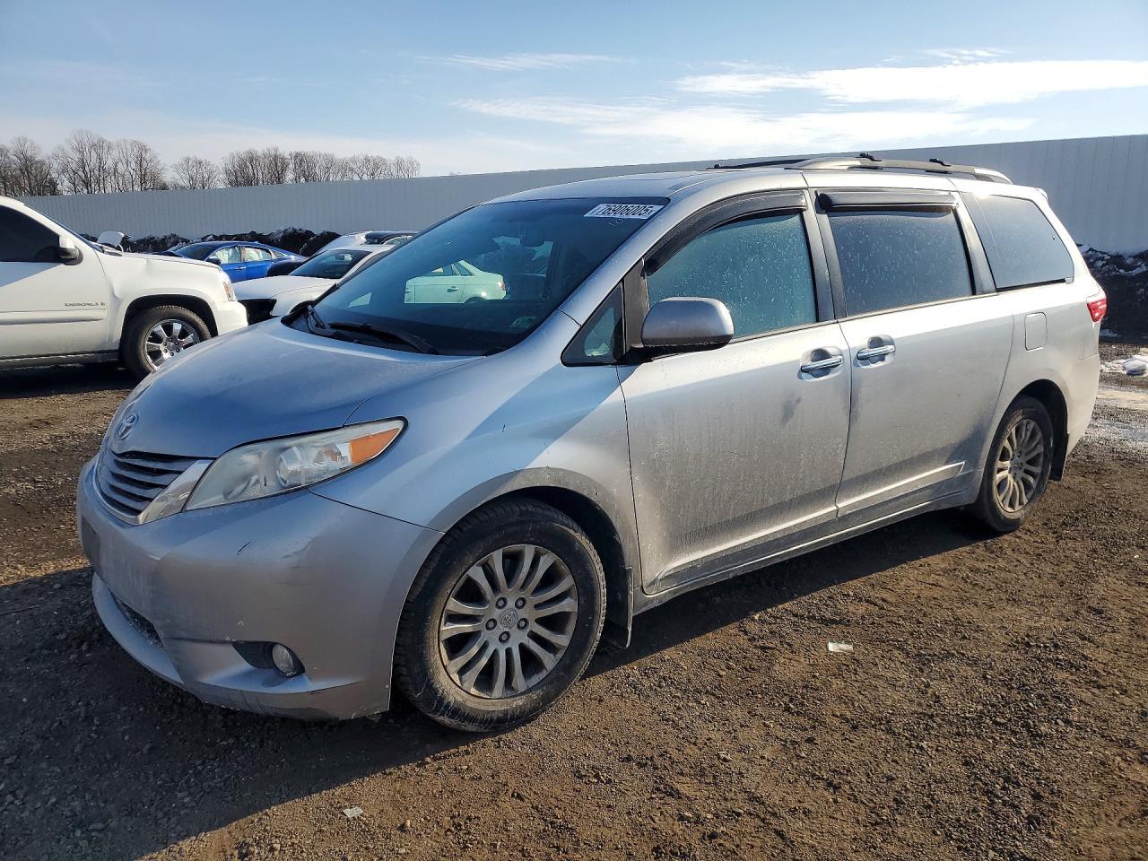 2016 Toyota Sienna xle
