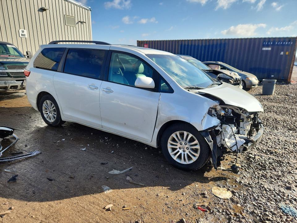 2016 Toyota Sienna xle 8-passenger