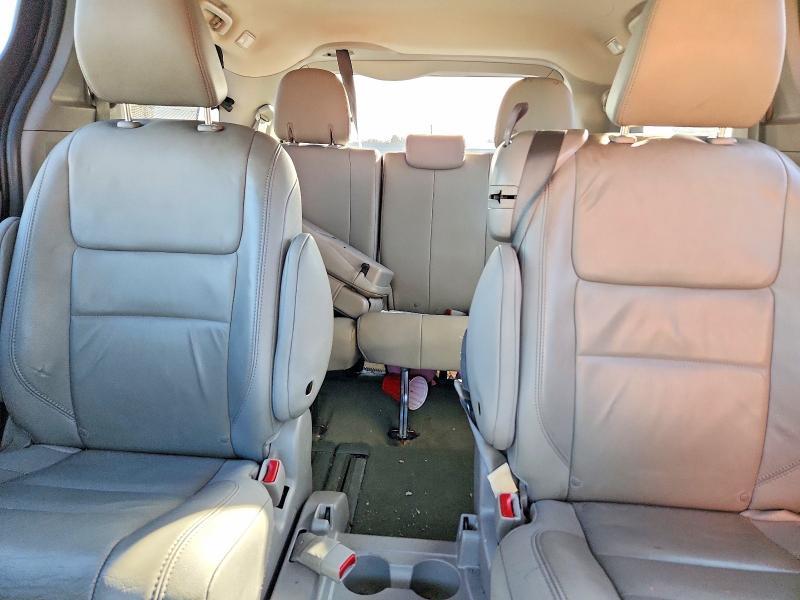 2015 Toyota Sienna xle Premium 8-passenger