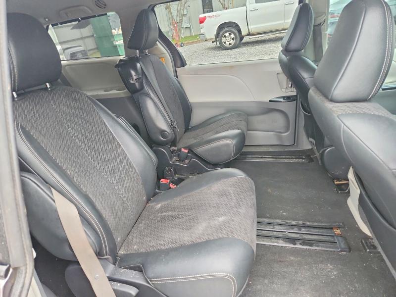 2011 Toyota Sienna Sport