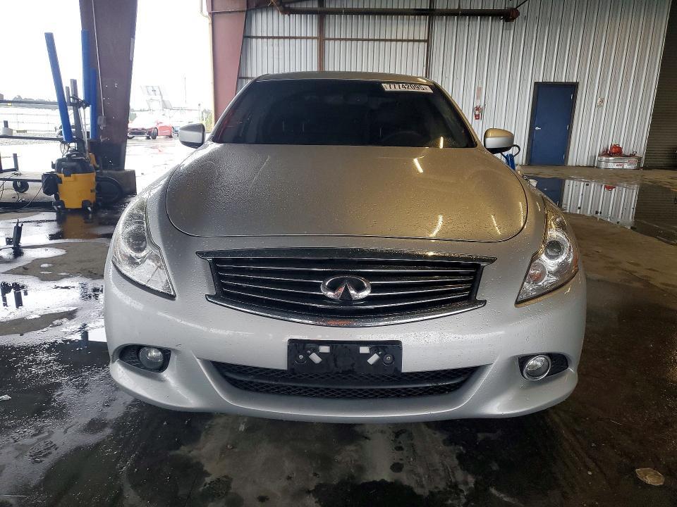 2015 Infiniti Q40