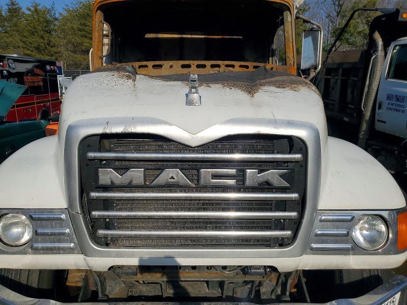 2005 Mack 700 Cv700