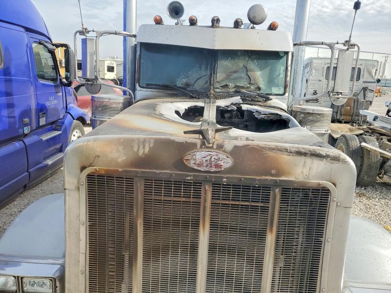 2006 Peterbilt 2006 Pntw 379-semi Truck