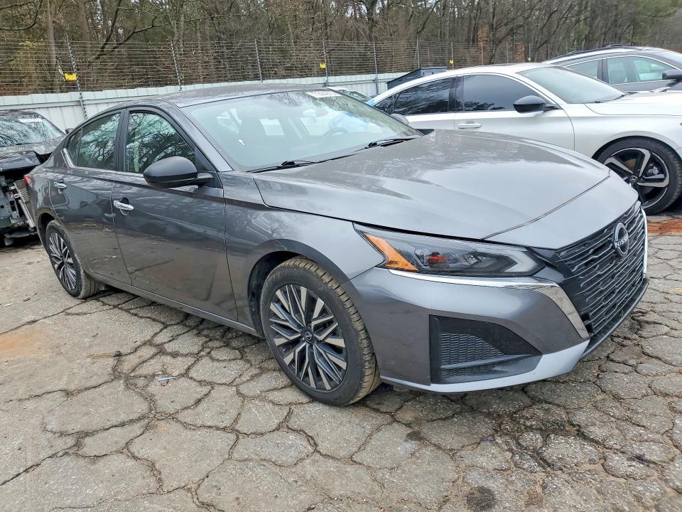 2024 Nissan Altima sv