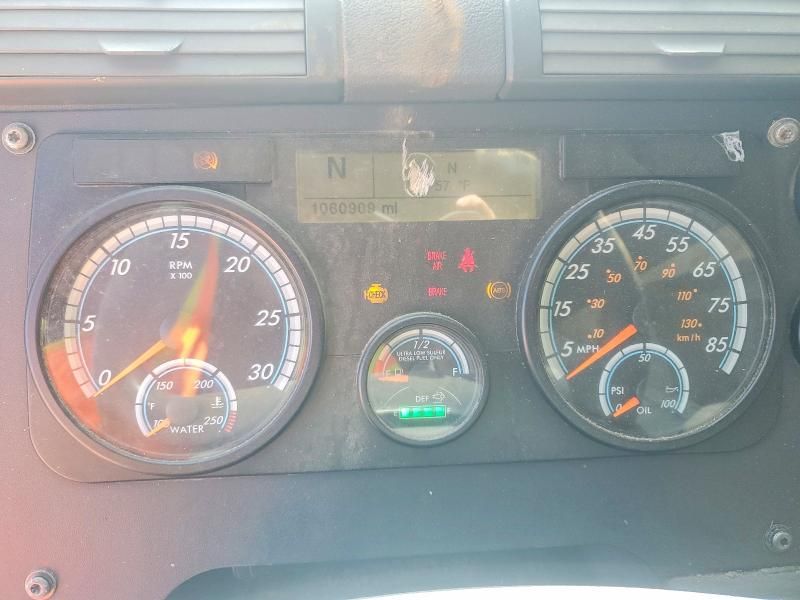 2015 Freightliner Cascadia Semi Truck