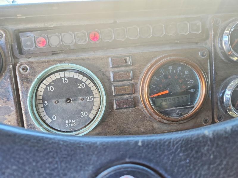 1996 Freightliner FLD120 Semi Truck