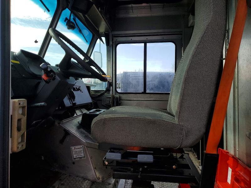 2020 Freightliner Chassis m Line Walk-in van