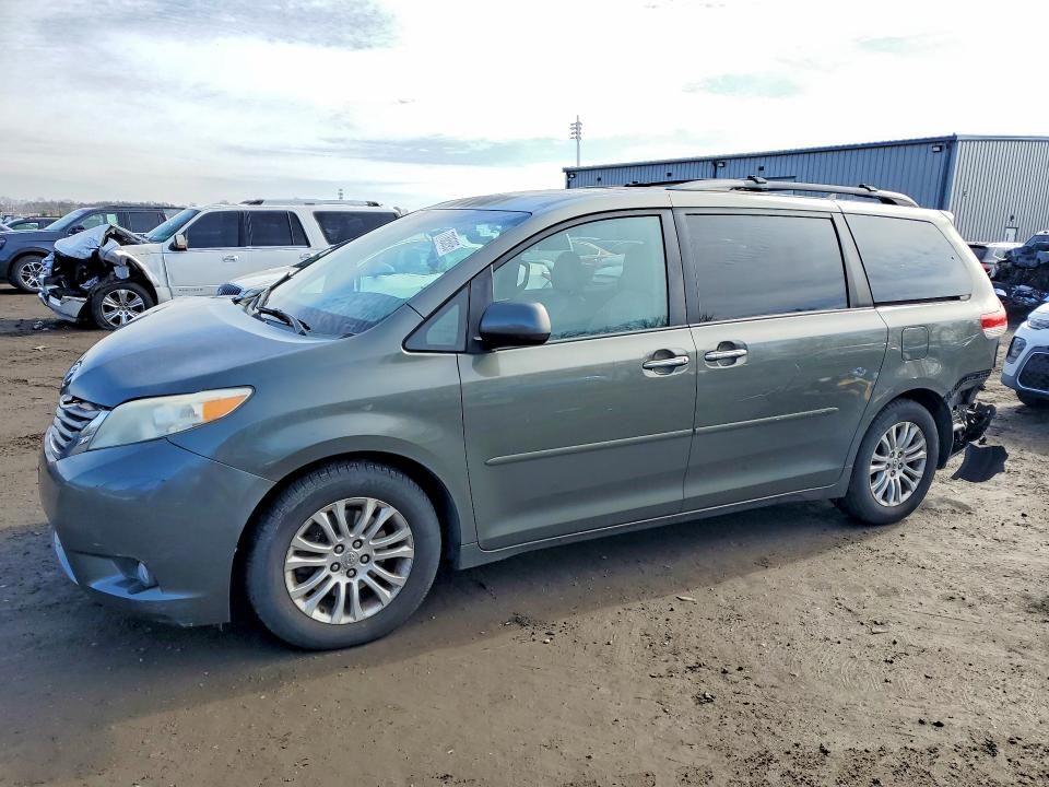 2012 Toyota Sienna xle