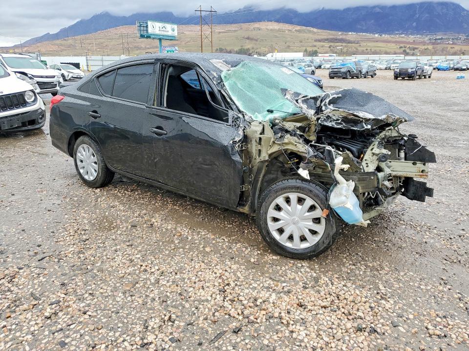 2015 Nissan Versa 1.6 s Plus