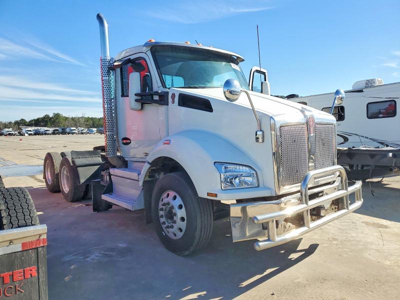 2020 Kenworth T880 Semi Truck