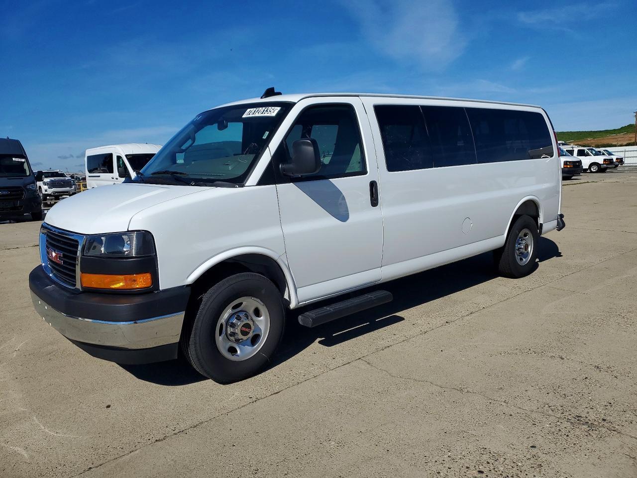 2025 GMC Savana G3500 LT