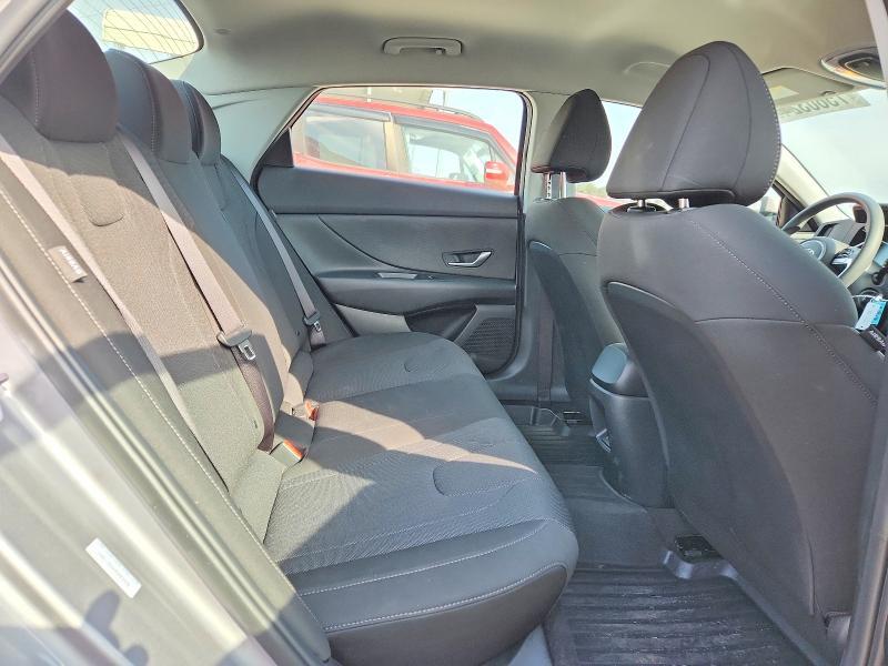 2025 Hyundai Elantra se