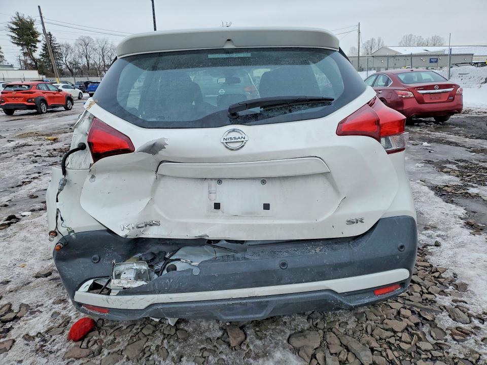 2020 Nissan Kicks sr