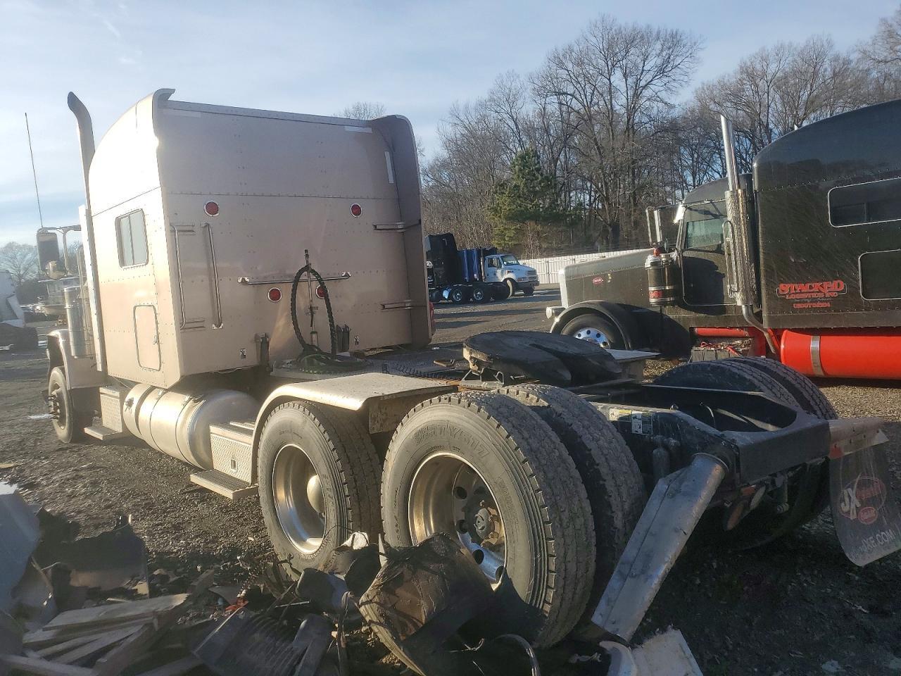 2018 Peterbilt 389 Semi Truck
