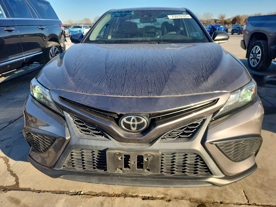 2022 Toyota Camry se