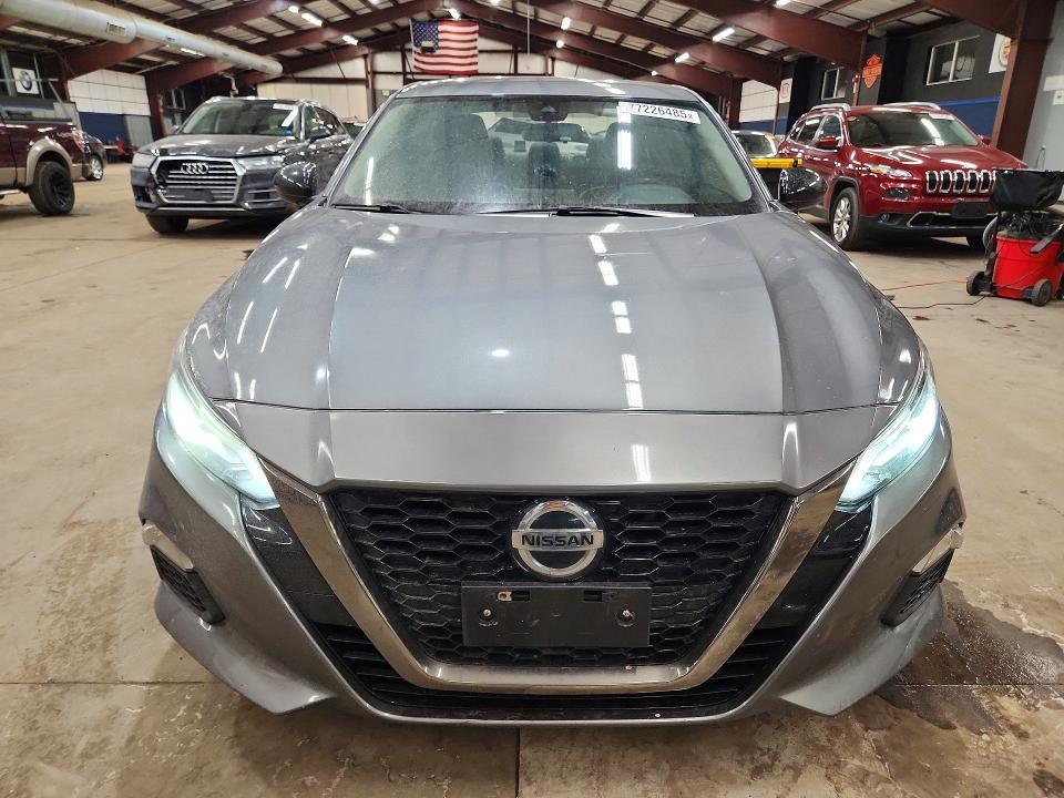 2020 Niss Altima 2.5 sr