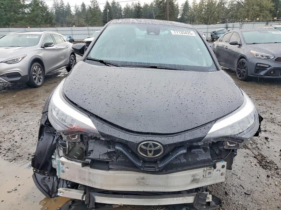 2021 Toyota C-hr xle