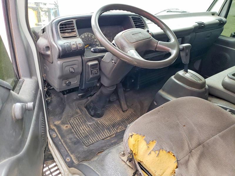 2003 Chevrolet W 3500 BOX Truck