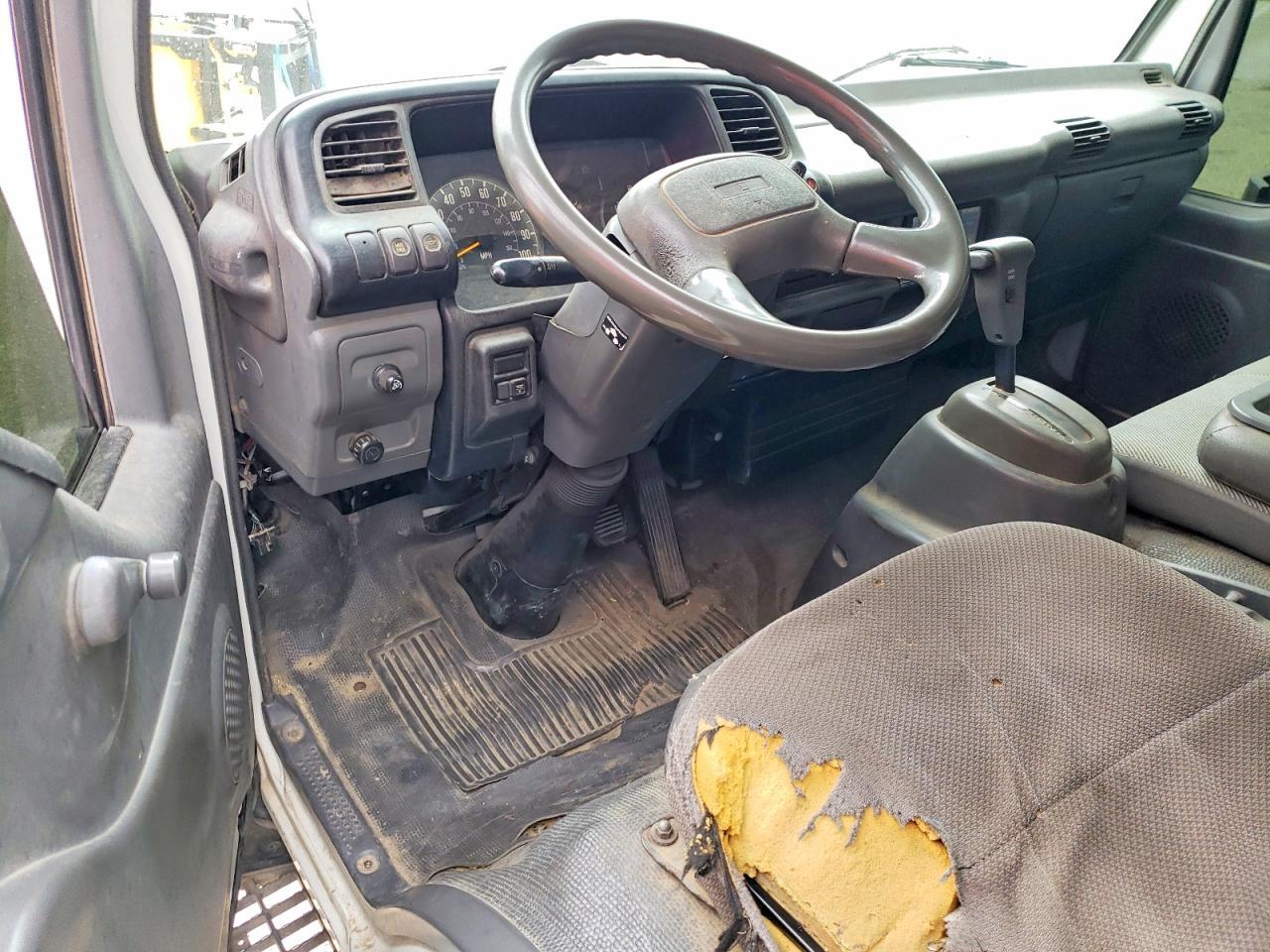 2003 Chevrolet W 3500 BOX Truck