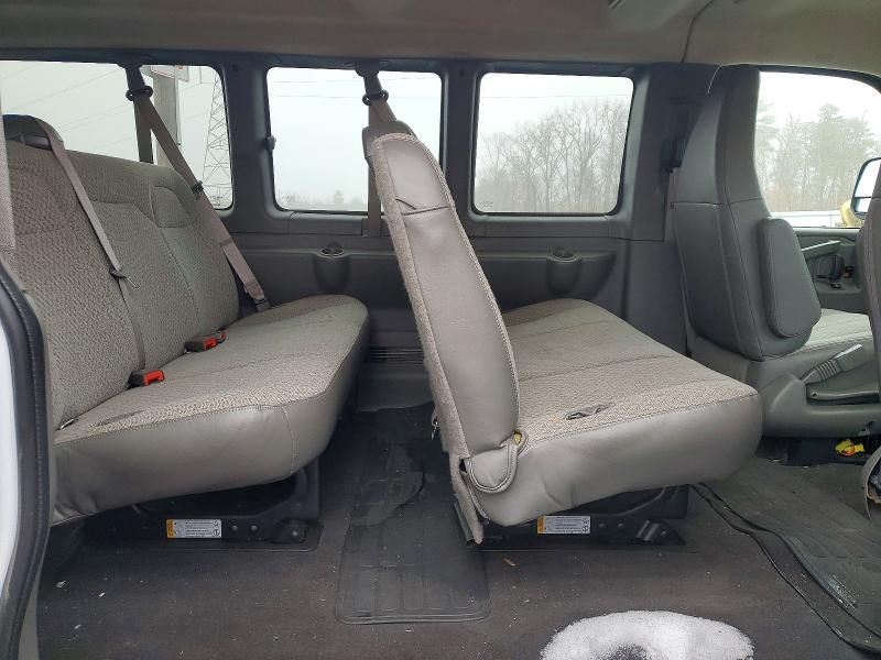 2025 GMC Savana G3500 lt