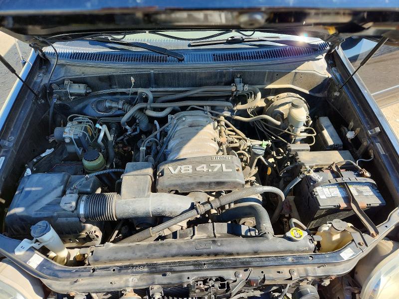 2004 Toyota Sequoia SR5