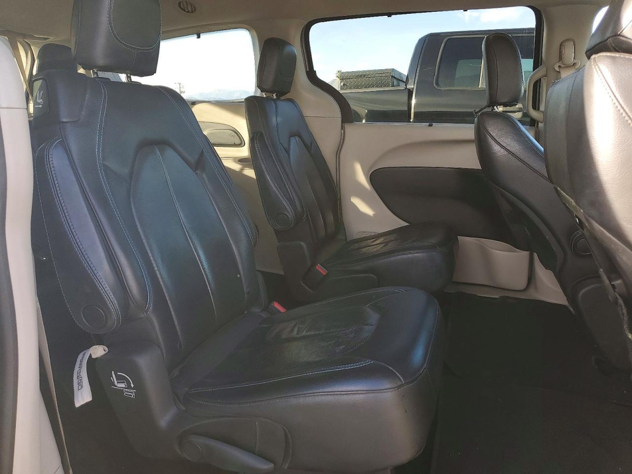 2021 Chrysler Pacifica Touring l