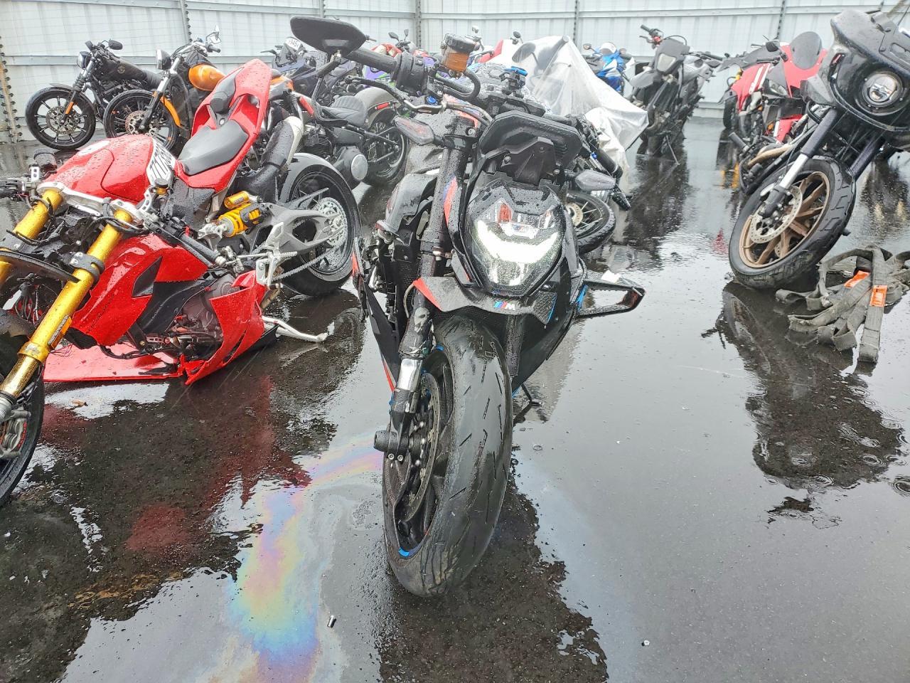 2024 BMW M 1000 R