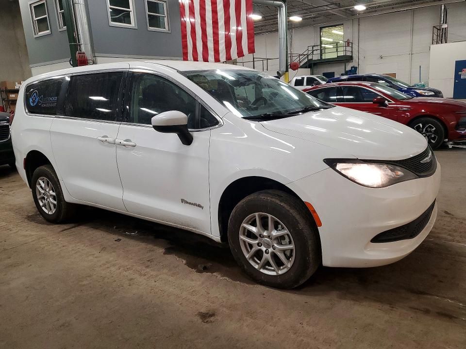 2022 Chrysler Voyager lx