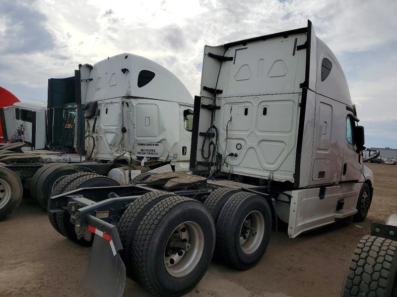 2020 Freightliner Cascadia 126 Semi Truck
