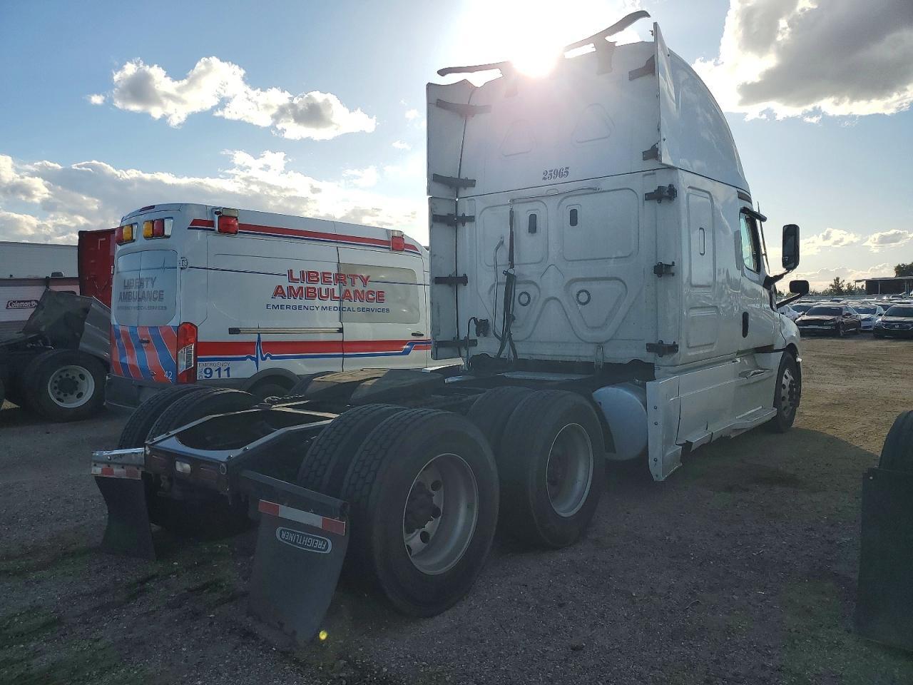 2022 Freigliner 2022 Freightliner Cascadia 126 Semi Truck