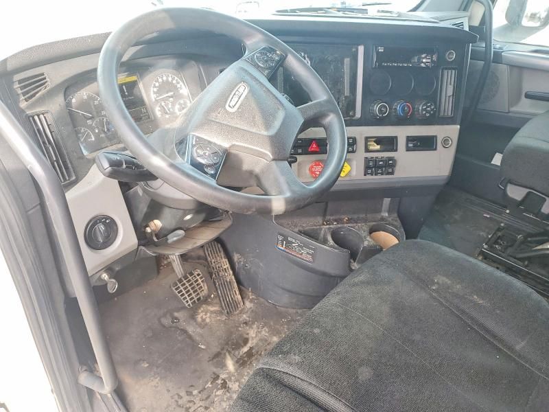 2019 Freightliner Cascadia 126